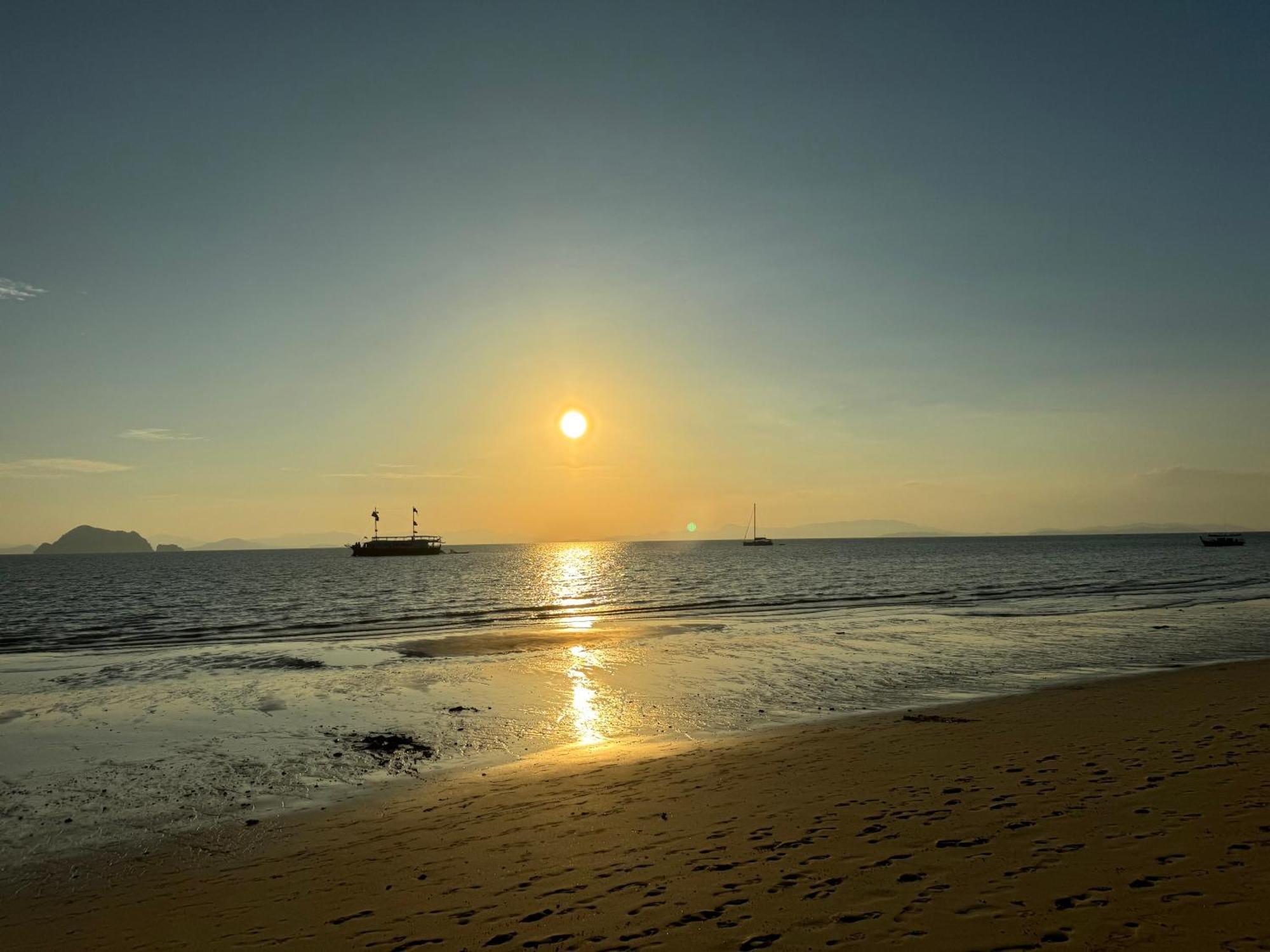 Blue Bay Resort - Access To Pool And Beach-Phuket & Krabi Ko Yao Exterior foto Sunset at Tanjung Piai
